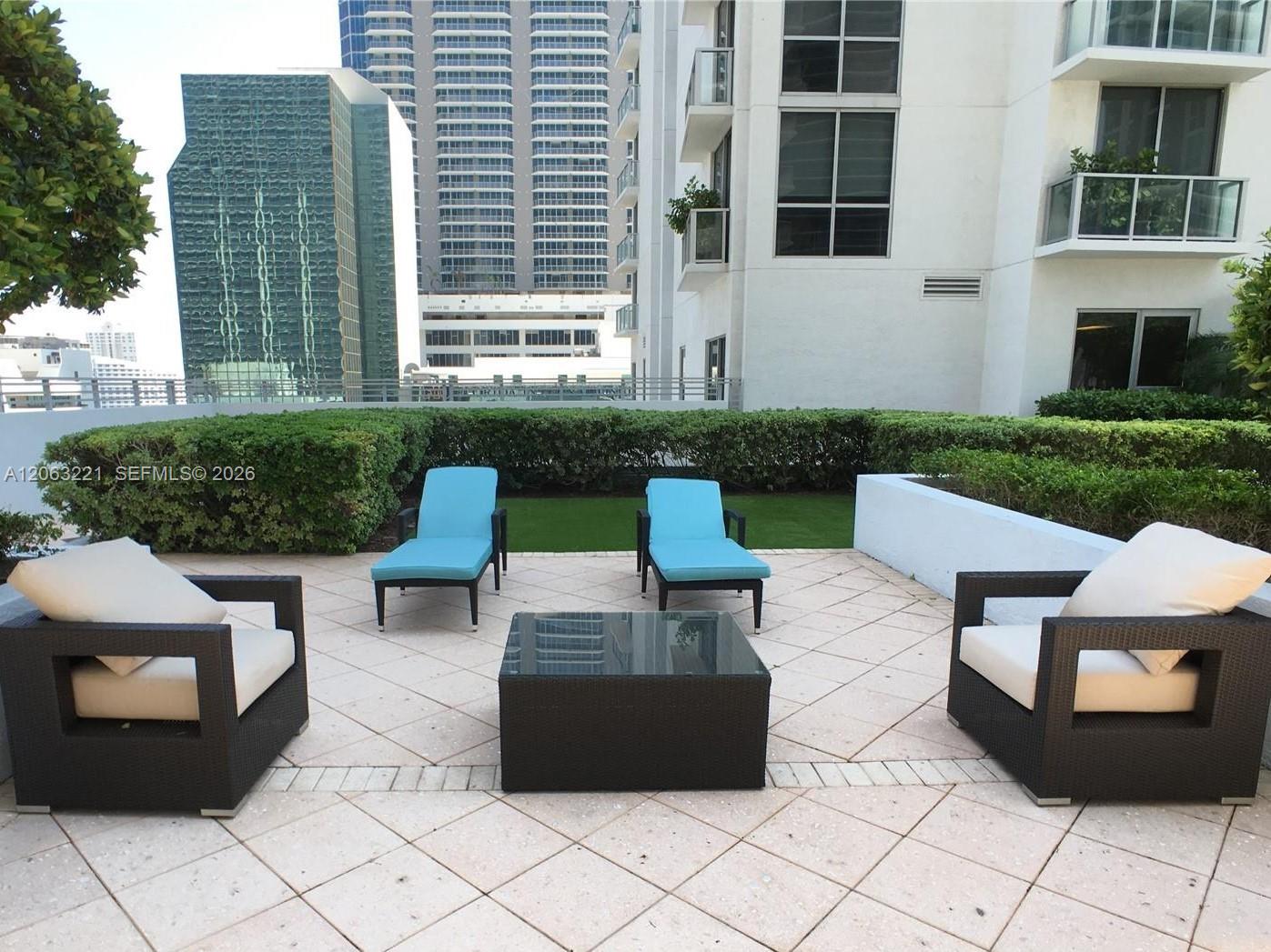 1050 Brickell Ave # 402
