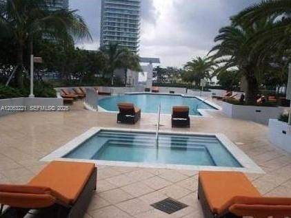 1050 Brickell Ave # 402