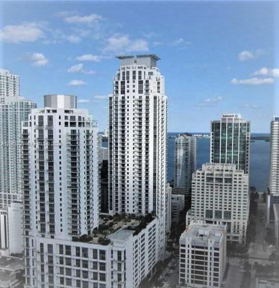 1050 Brickell Ave # 402