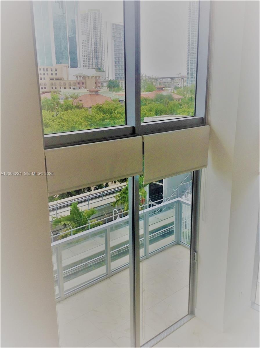 1050 Brickell Ave # 402