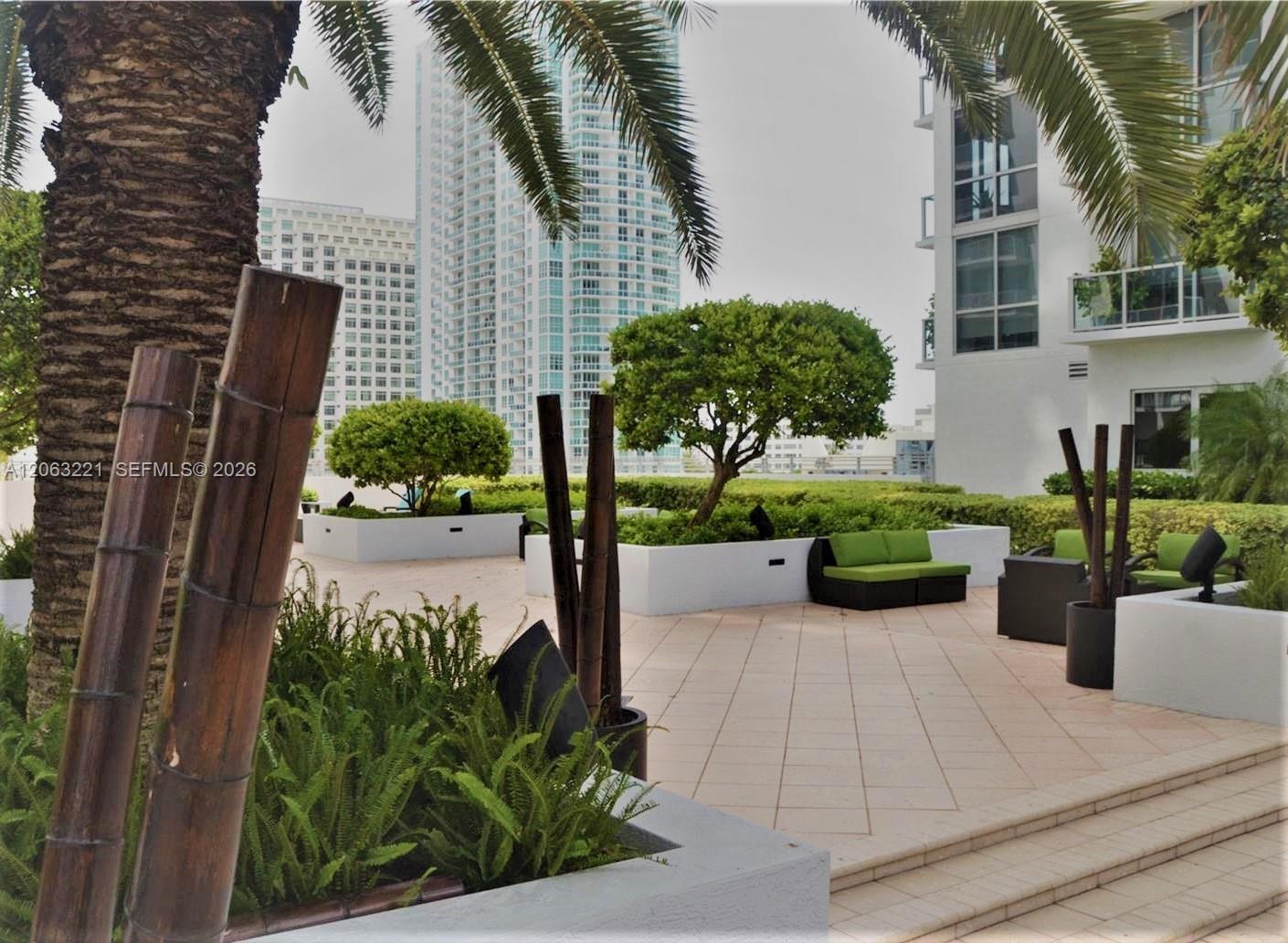 1050 Brickell Ave # 402