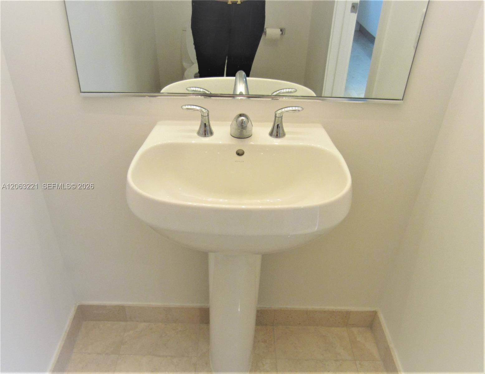1050 Brickell Ave # 402