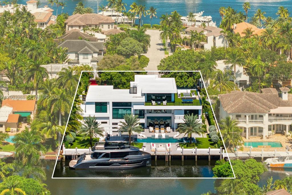 725 Poinciana Dr