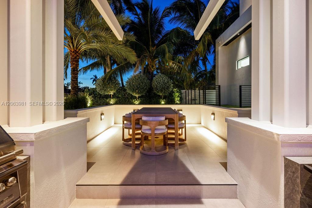 725 Poinciana Dr