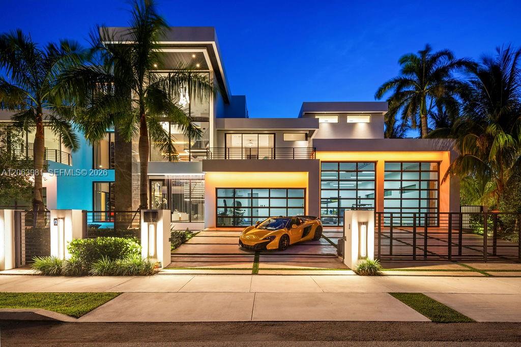 725 Poinciana Dr