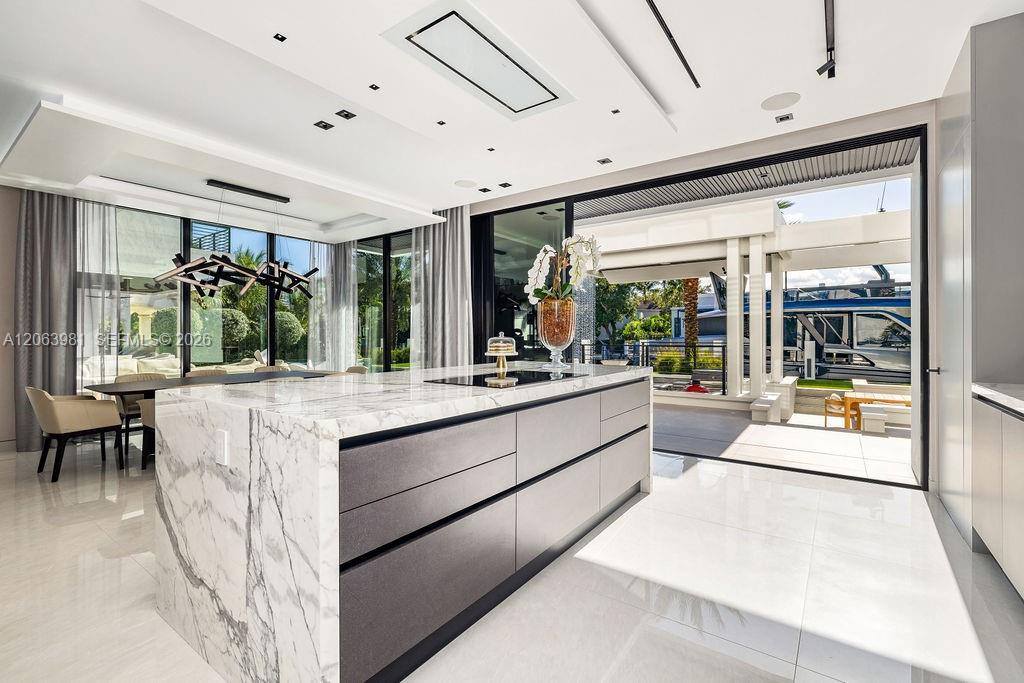 725 Poinciana Dr