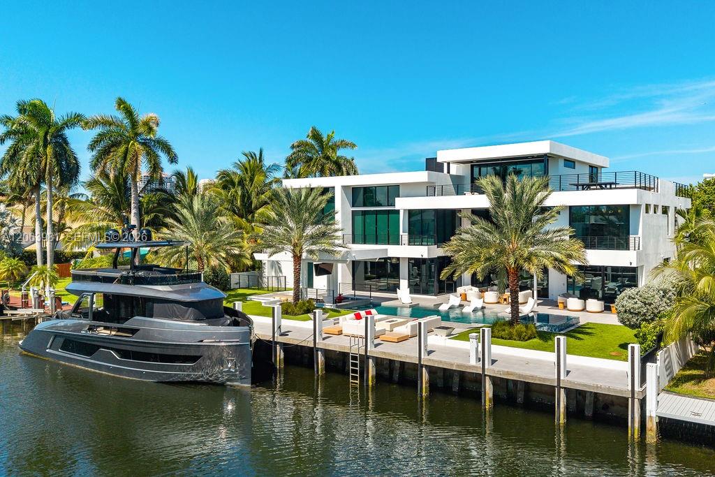 725 Poinciana Dr
