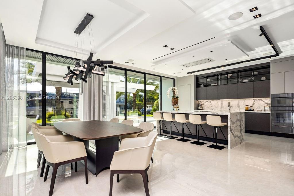 725 Poinciana Dr
