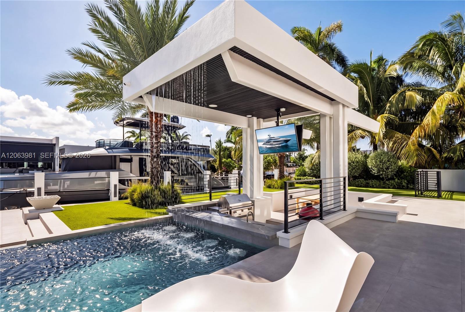 725 Poinciana Dr