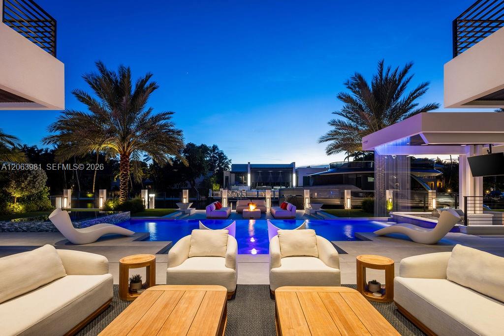 725 Poinciana Dr