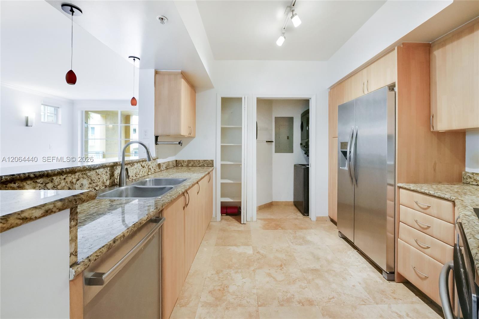 151 Michigan Ave # 525