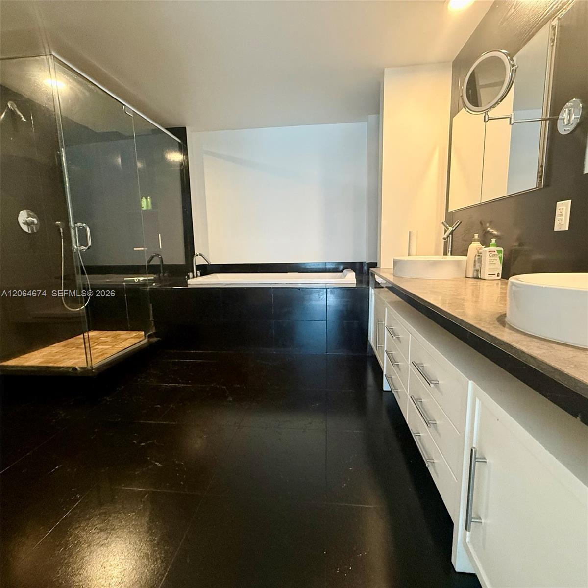 475 Brickell Ave # 1609