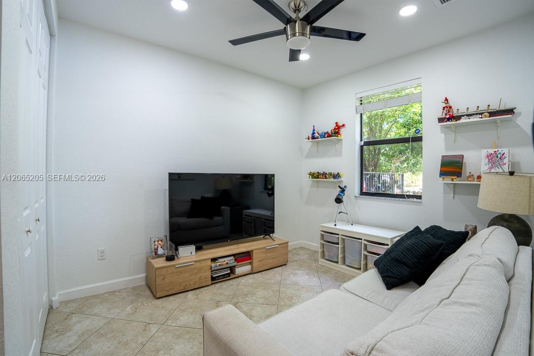 6943 Halton Park Ln