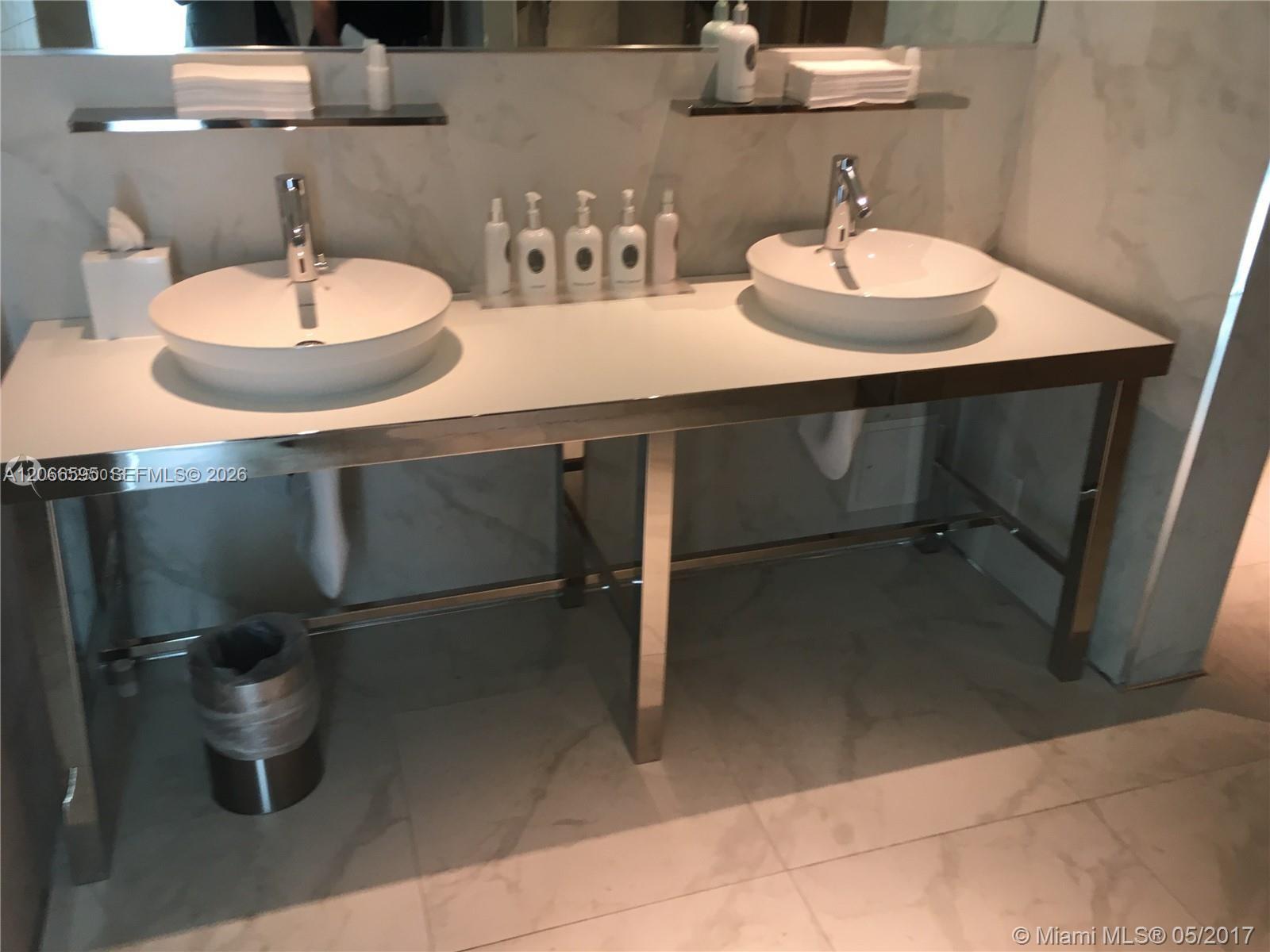 1300 S MIAMI AV Unit: 4002