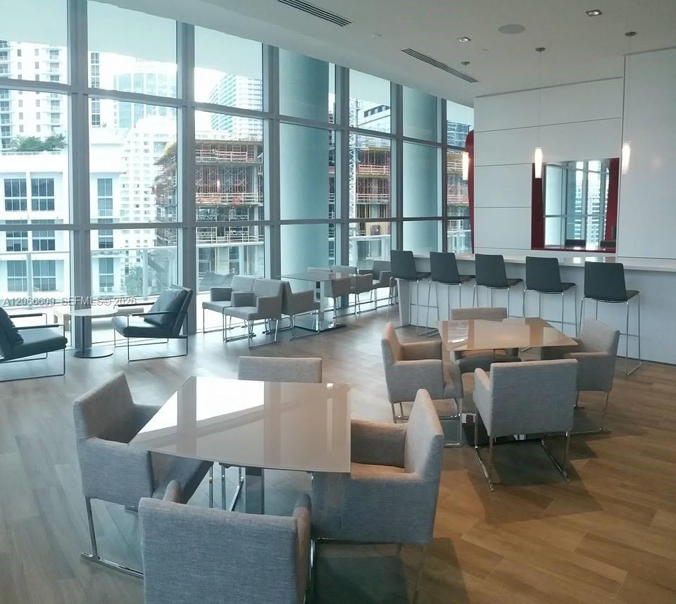 1100 S MIAMI AV Unit: 2911