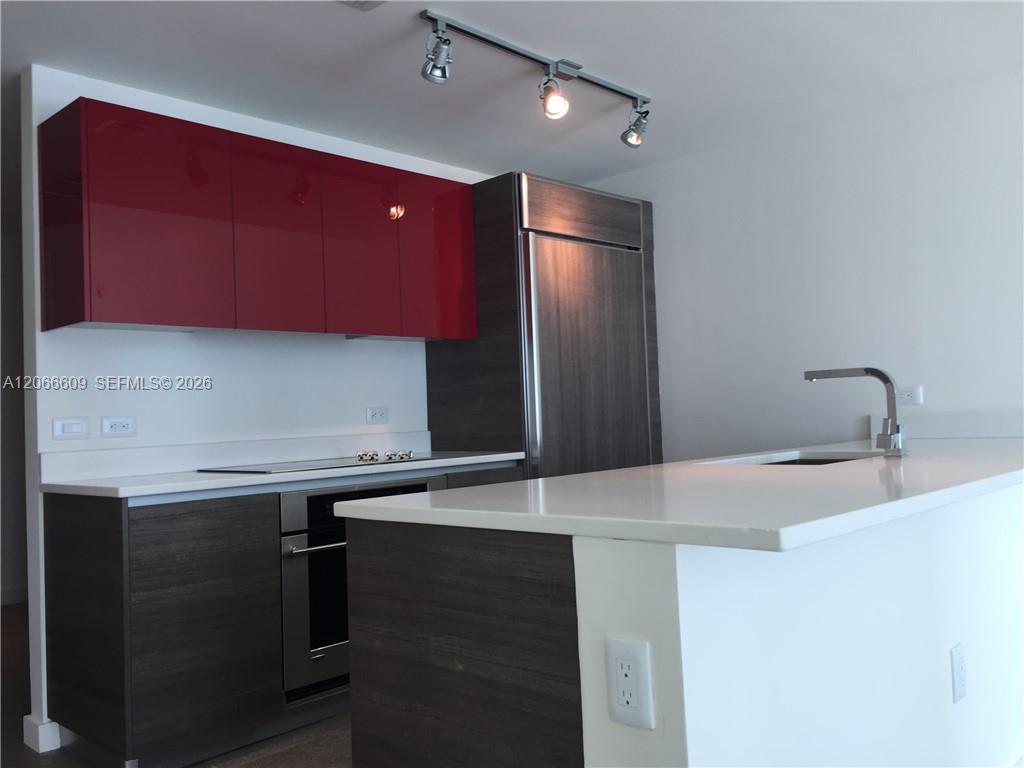 1100 S MIAMI AV Unit: 2911