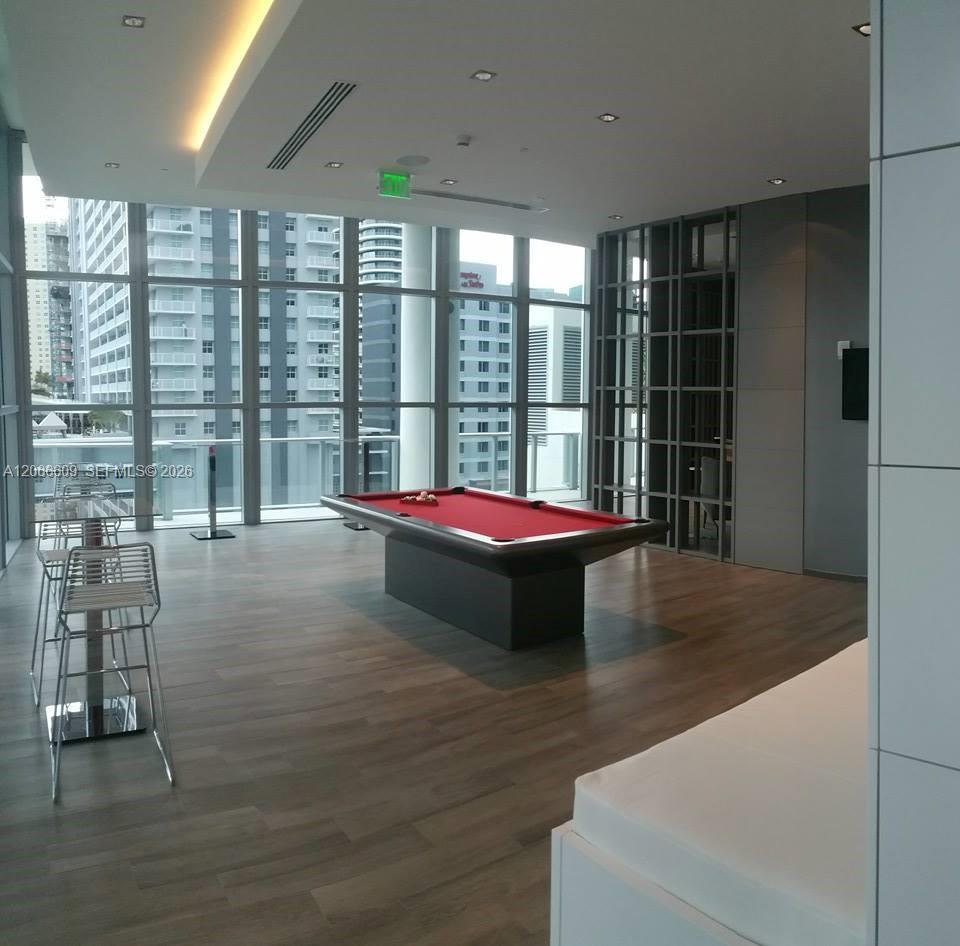 1100 S MIAMI AV Unit: 2911