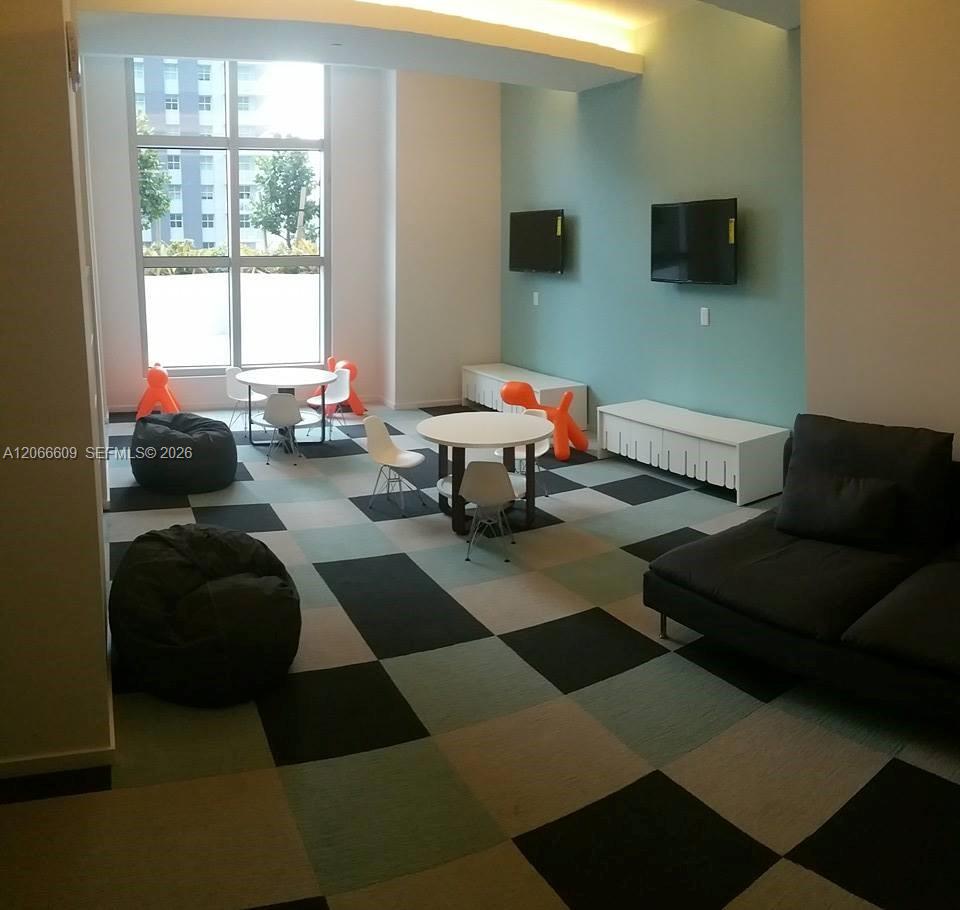 1100 S MIAMI AV Unit: 2911