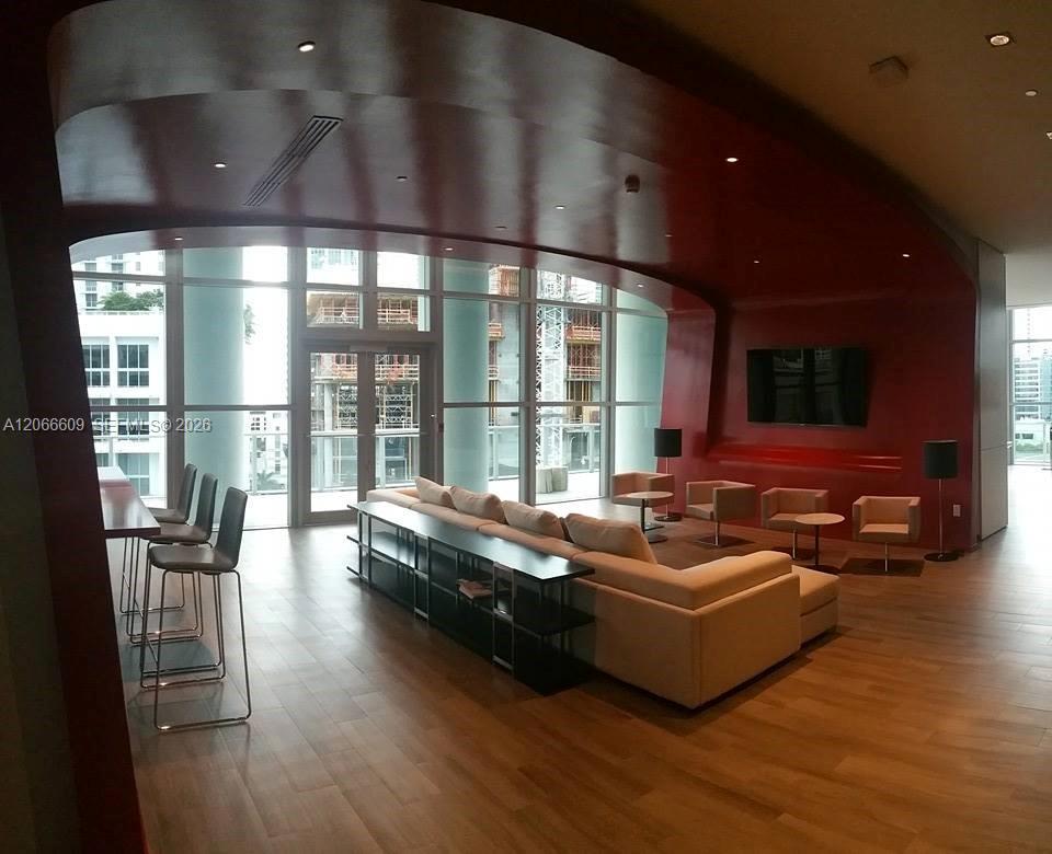 1100 S MIAMI AV Unit: 2911