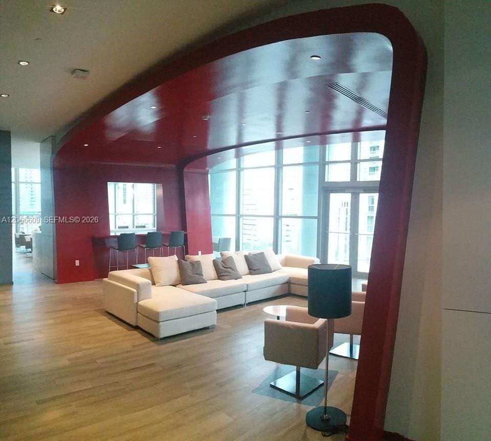 1100 S MIAMI AV Unit: 2911