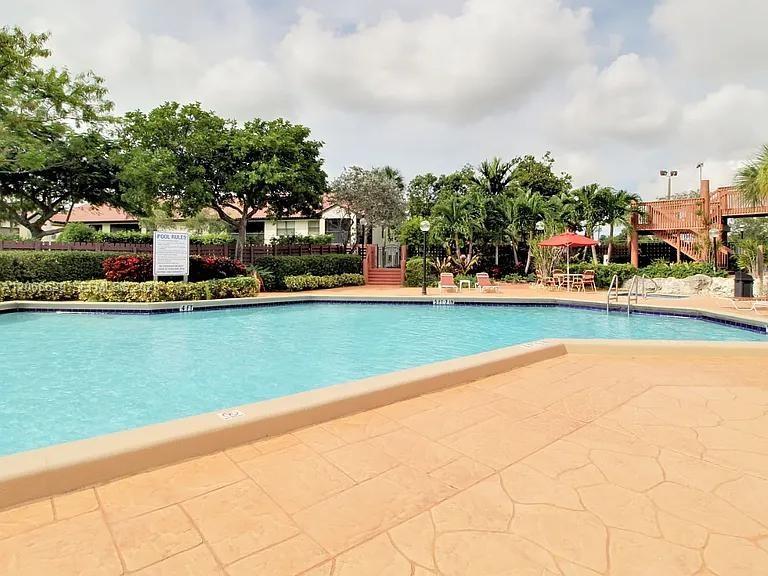 206 Liberty Ct Unit: .