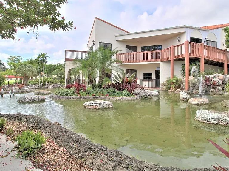 206 Liberty Ct Unit: .