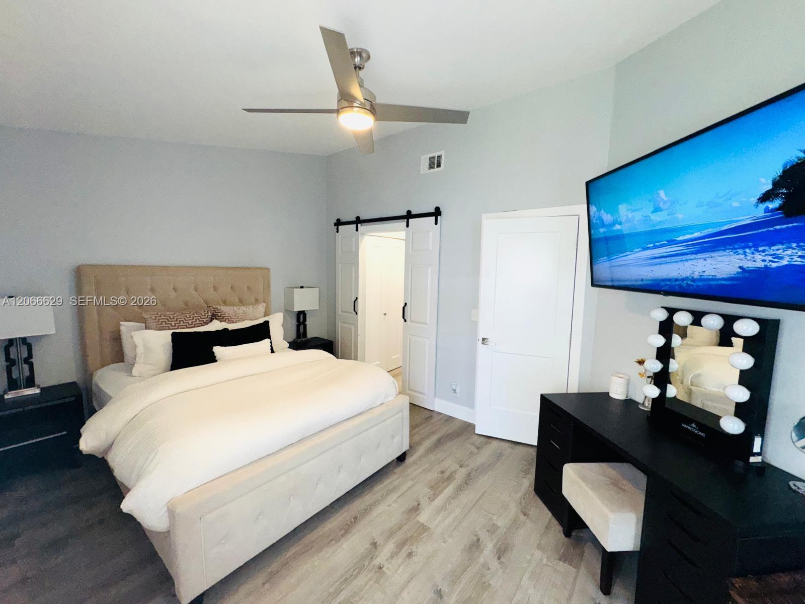 206 Liberty Ct Unit: .
