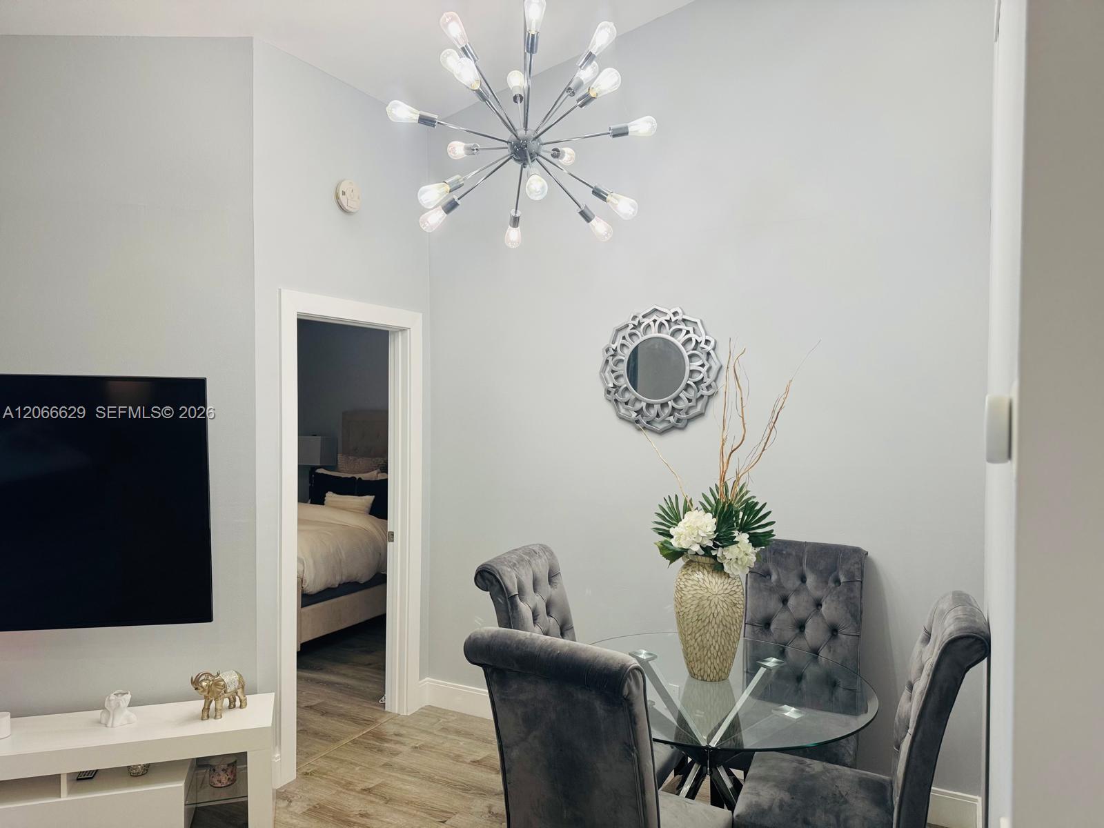 206 Liberty Ct Unit: .