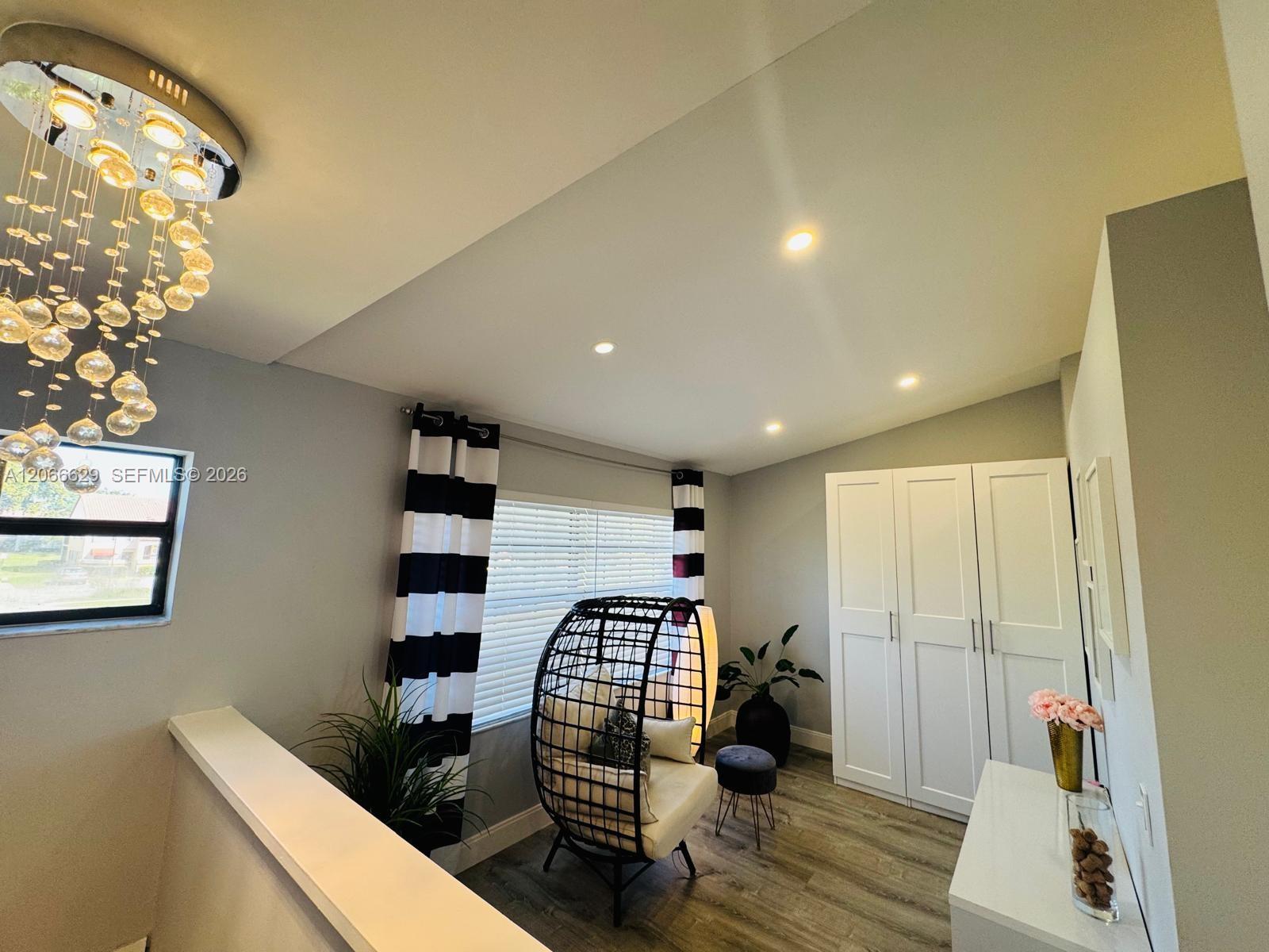 206 Liberty Ct Unit: .