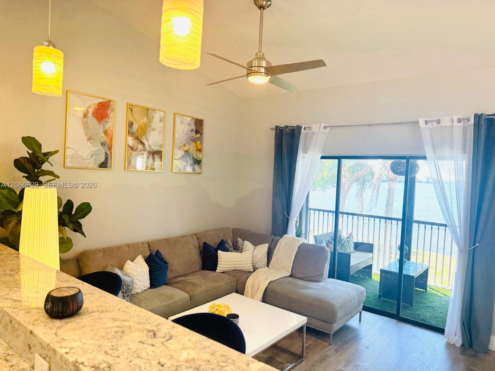 206 Liberty Ct Unit: .