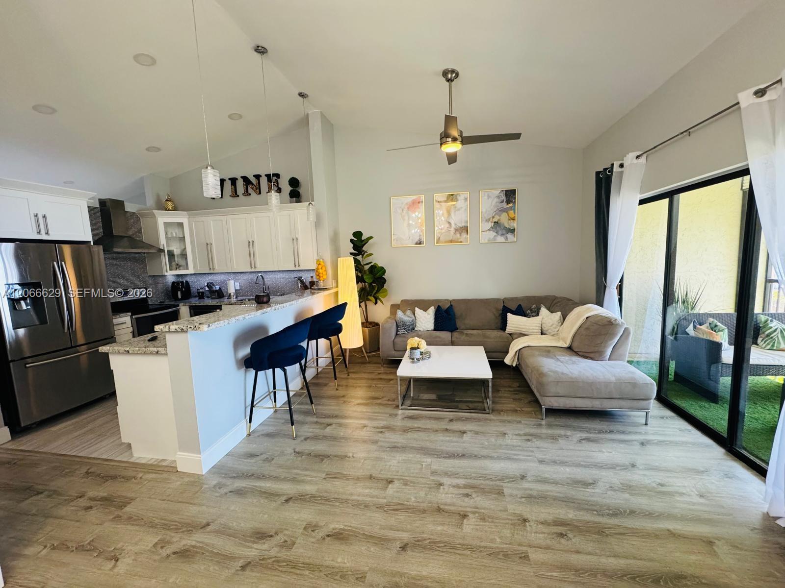 206 Liberty Ct Unit: .