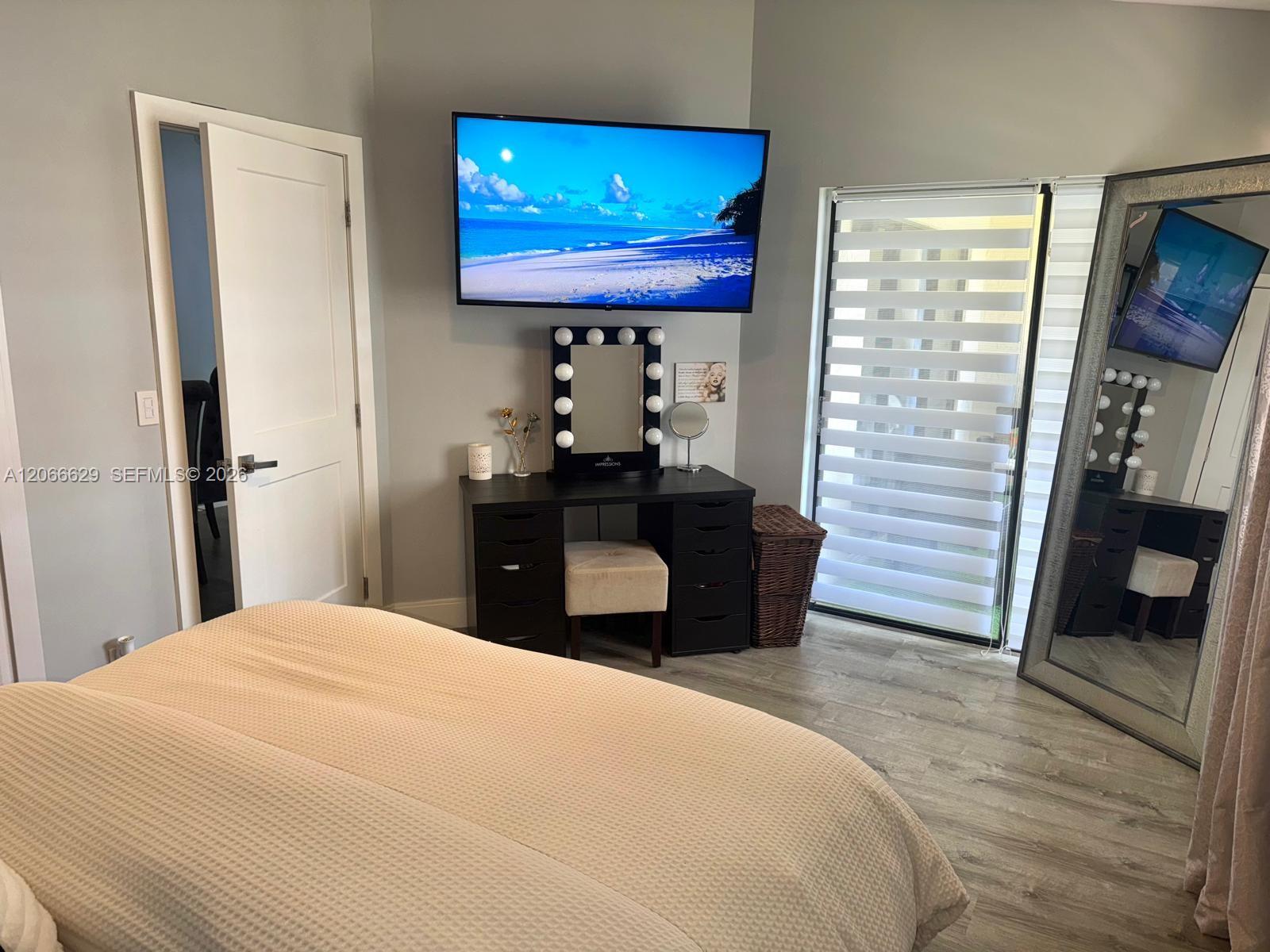206 Liberty Ct Unit: .