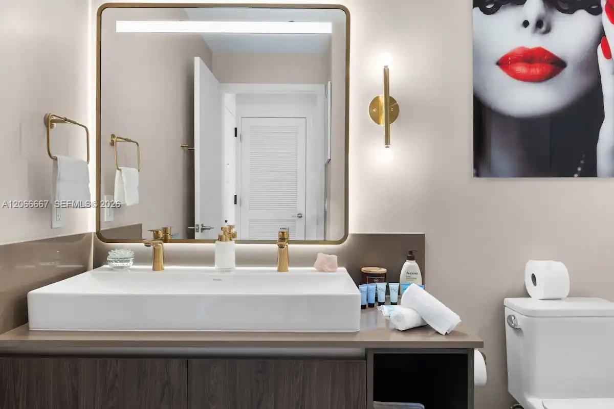601 NE 1 Ave # 4912 Unit: PH-4912