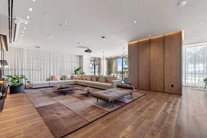 601 NE 1 Ave # 4912 Unit: PH-4912