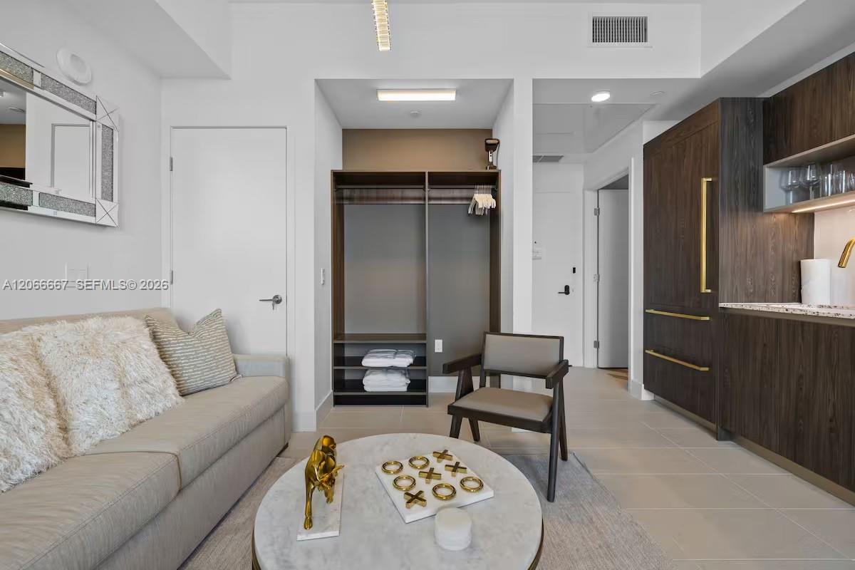 601 NE 1 Ave # 4912 Unit: PH-4912