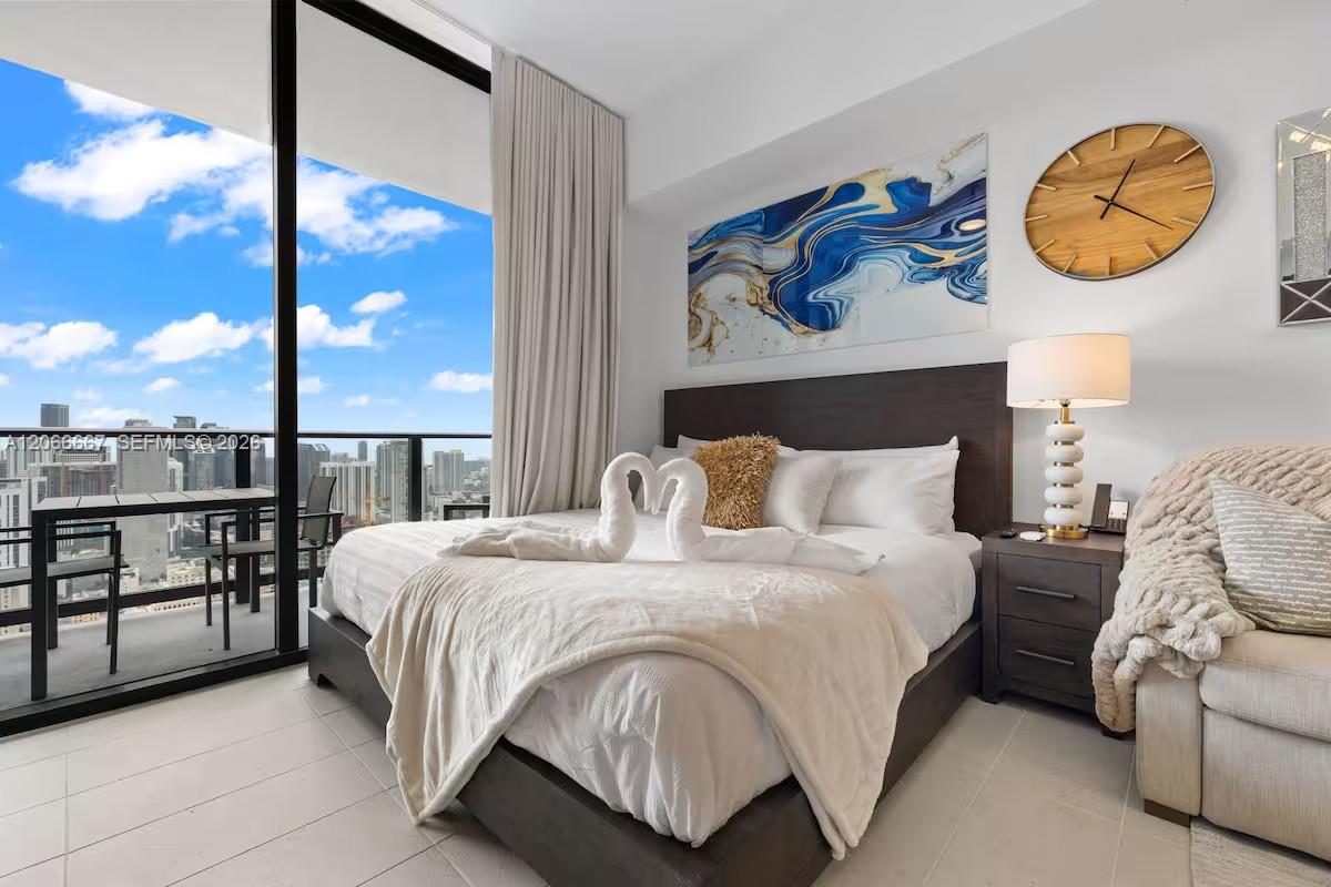 601 NE 1 Ave # 4912 Unit: PH-4912