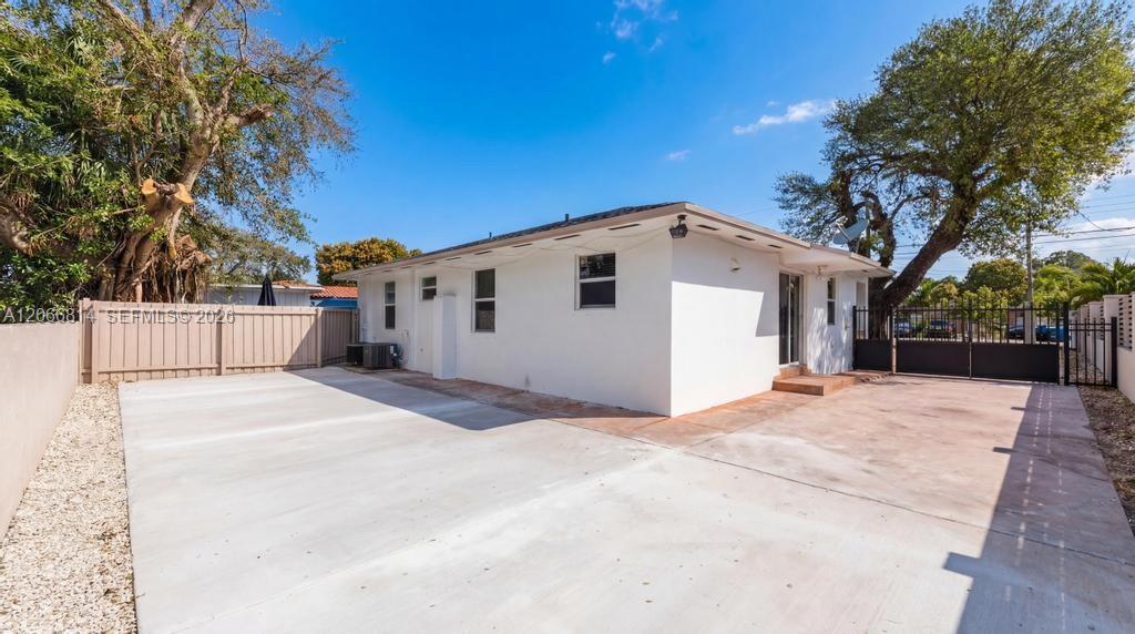 3072 NW 14th St REAR