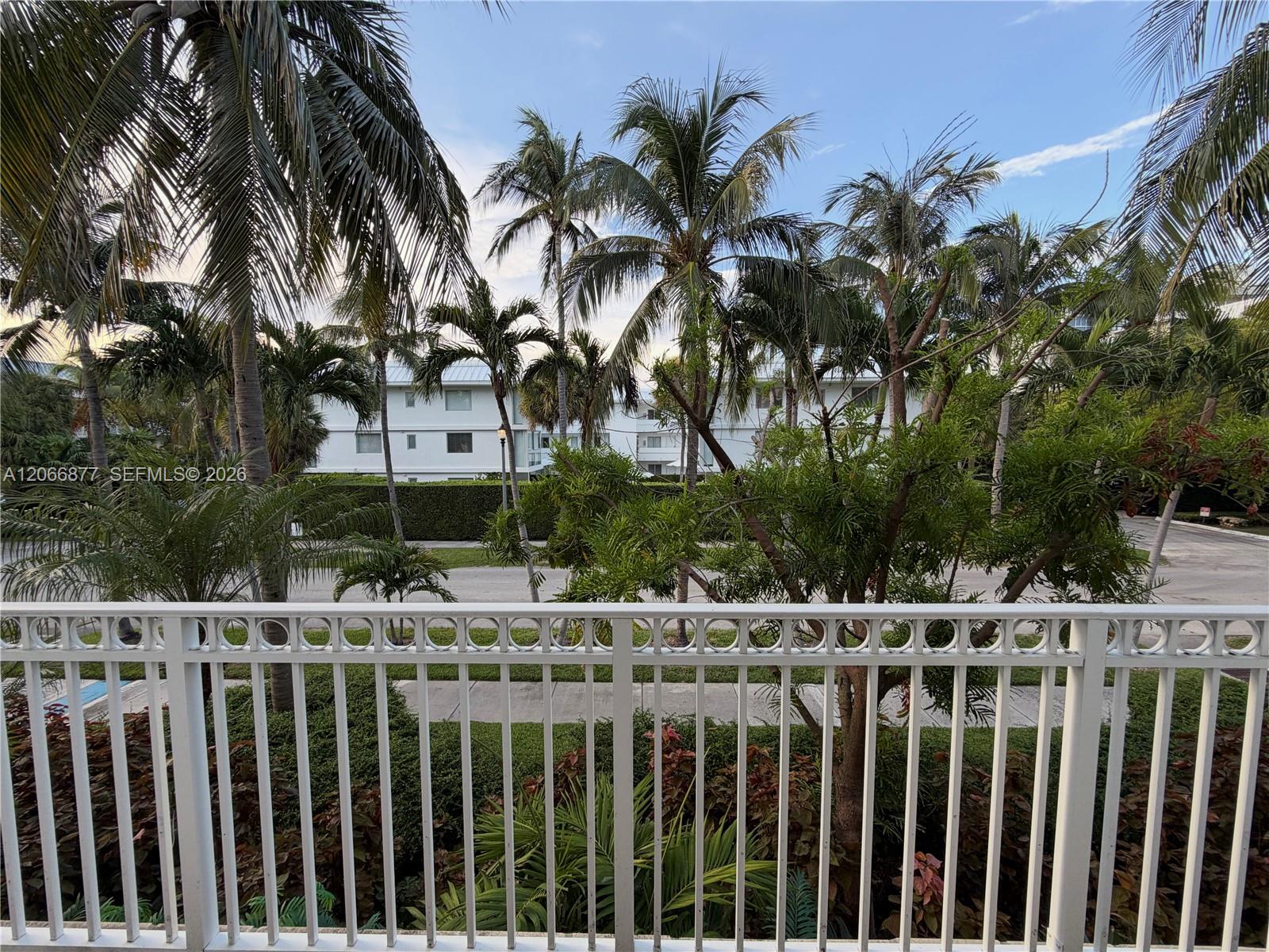 290 Sunrise Dr Unit: 2-E