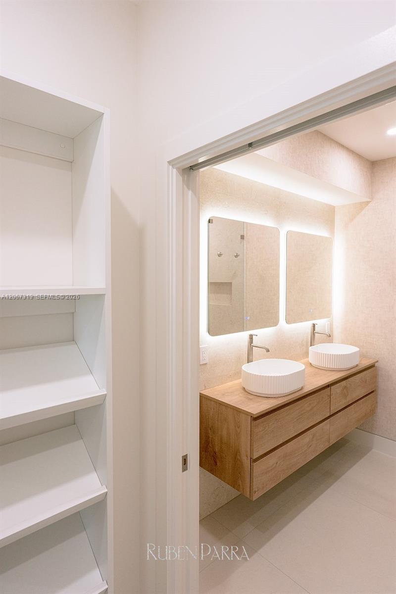 8167 NW 108th Ct Unit: .