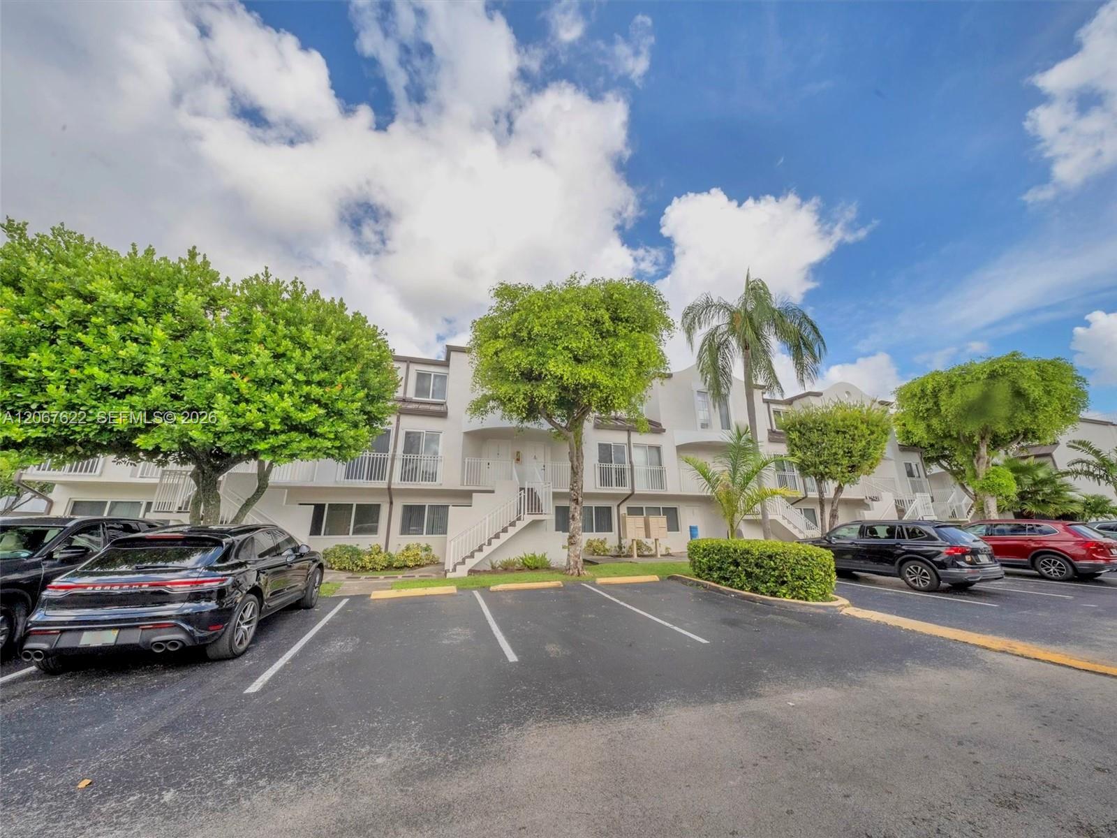 670 NW 85th Pl # 104 Unit: 11-104