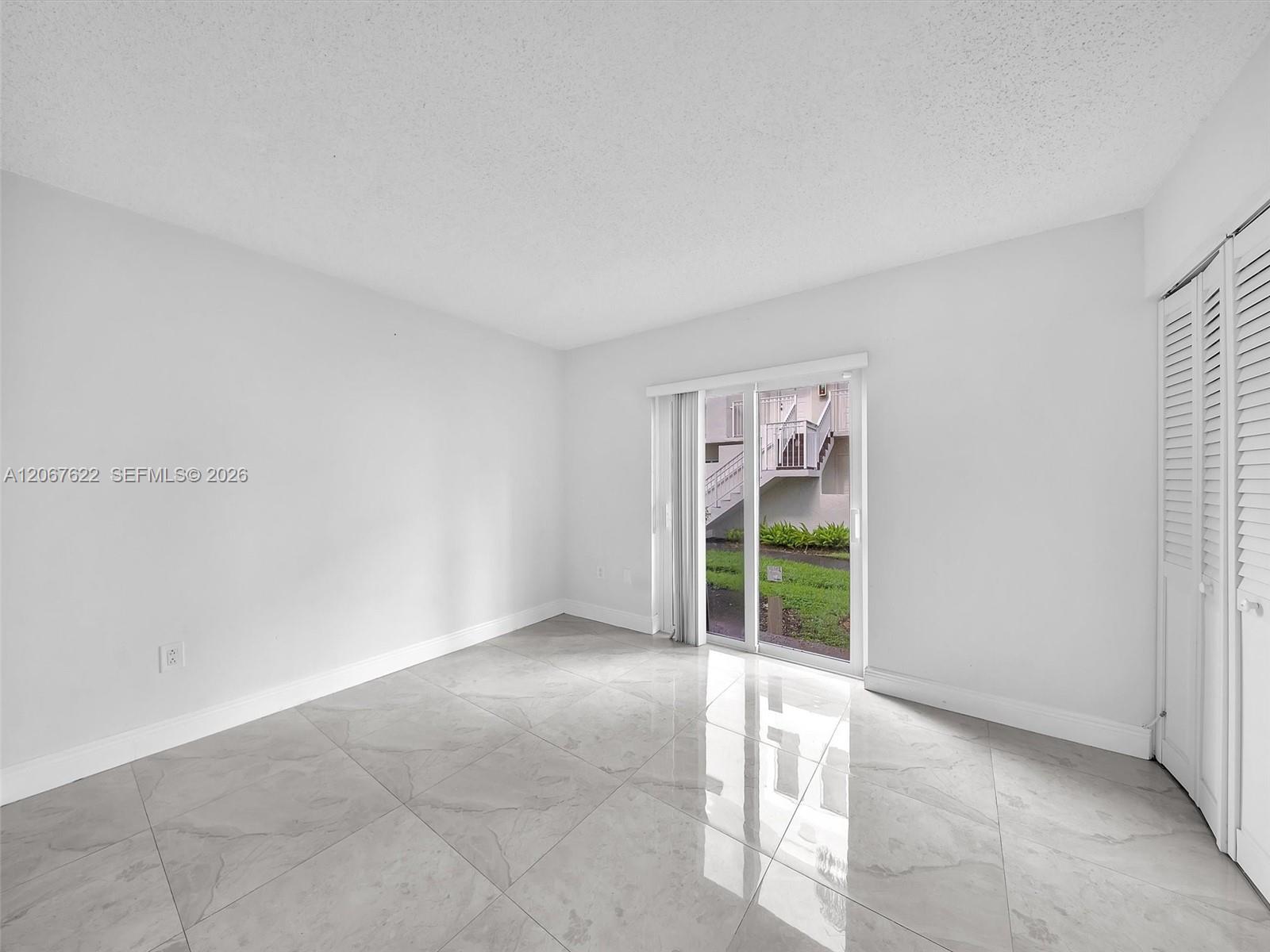 670 NW 85th Pl # 104 Unit: 11-104