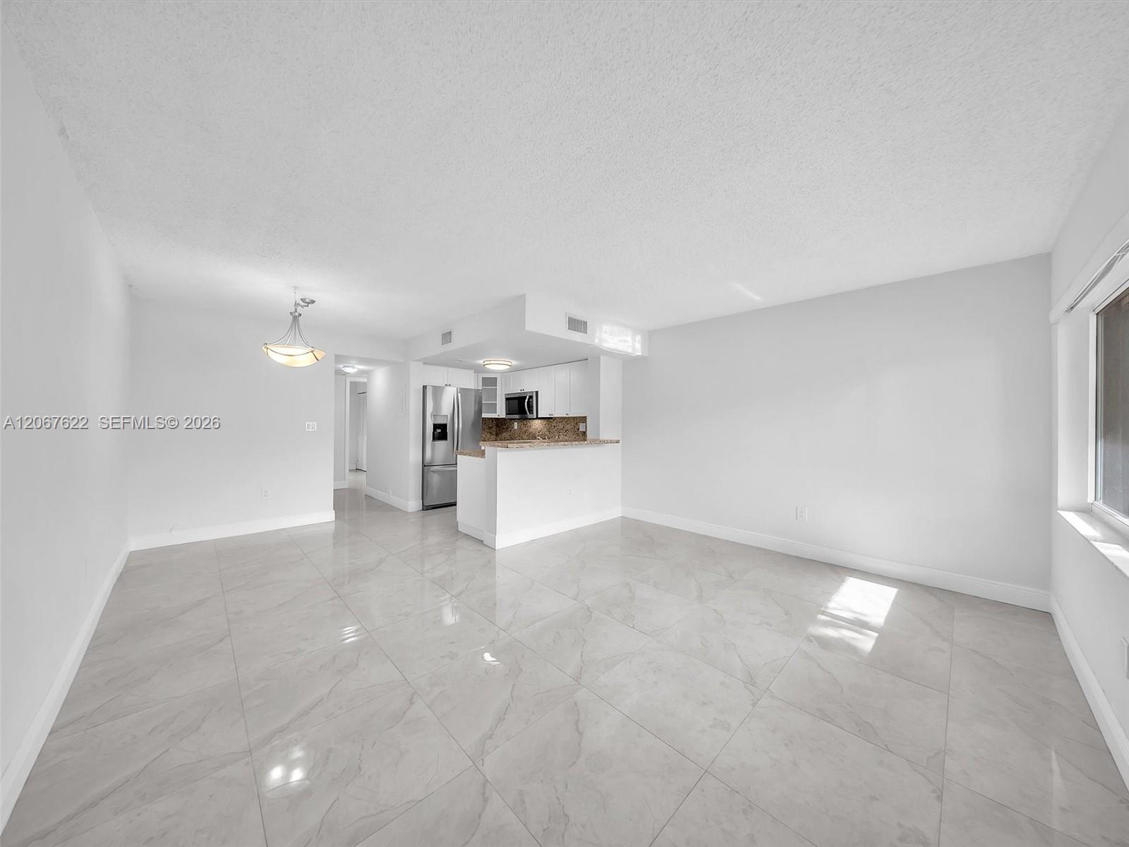 670 NW 85th Pl # 104 Unit: 11-104