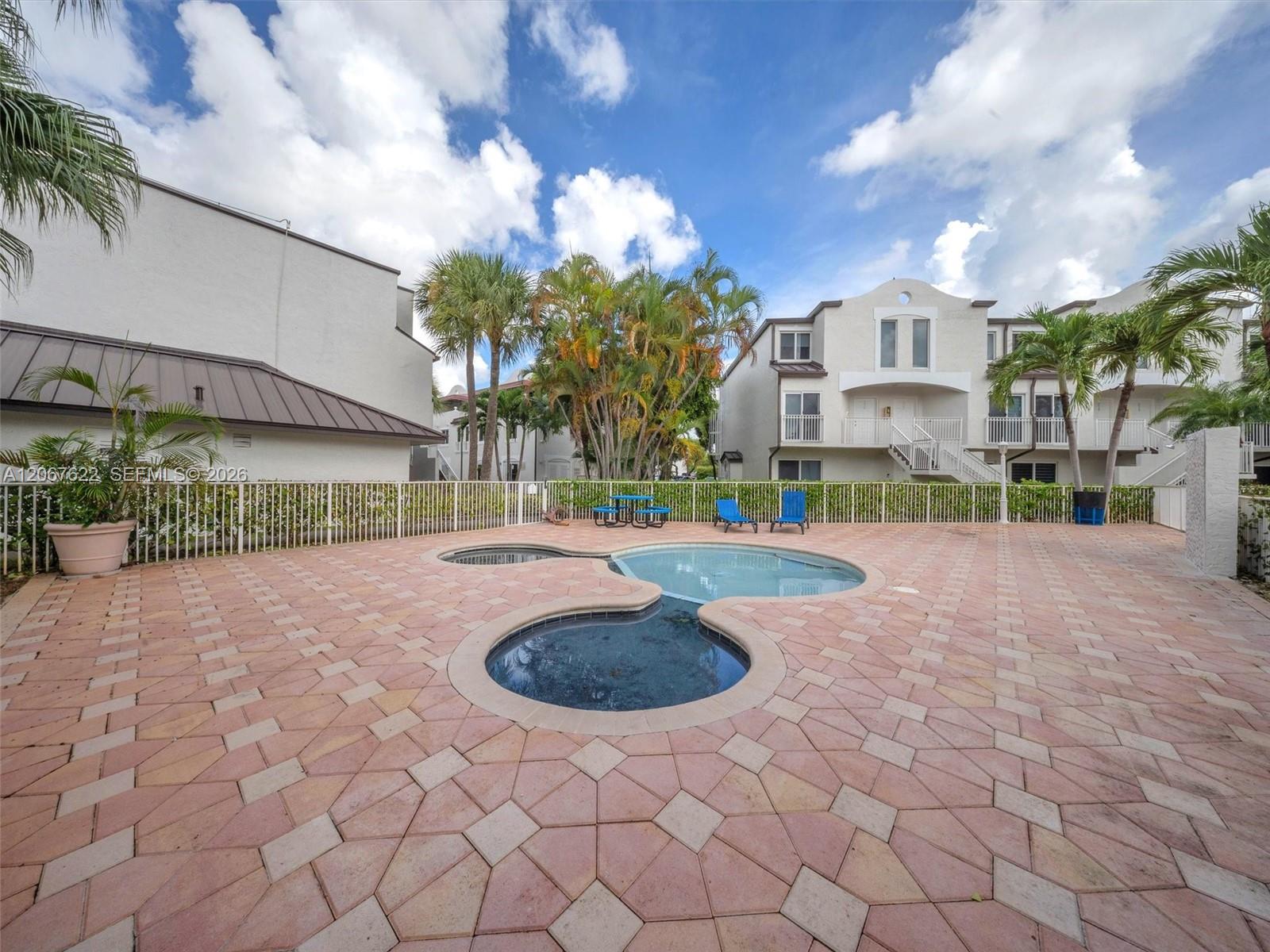 670 NW 85th Pl # 104 Unit: 11-104