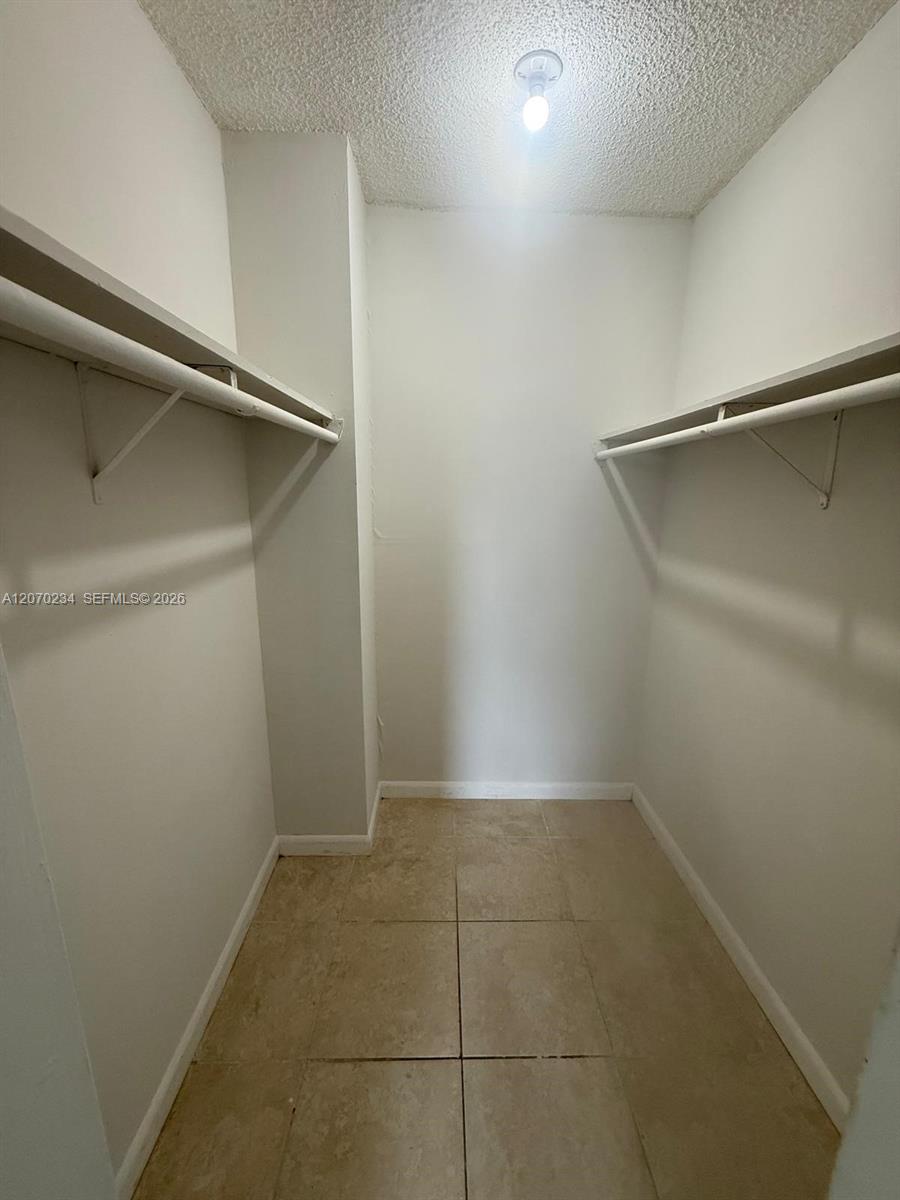 2075 NE 164th St # 302