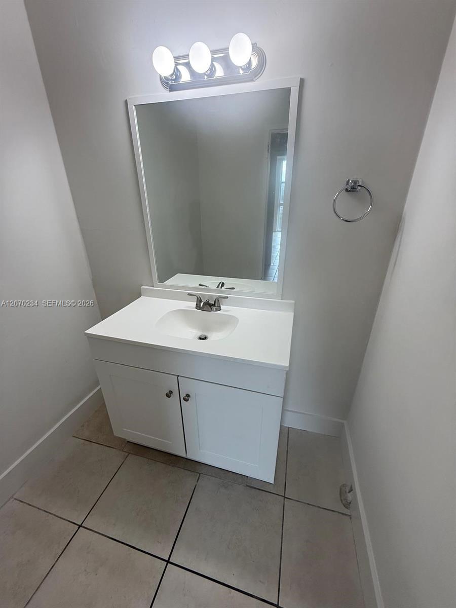 2075 NE 164th St # 302