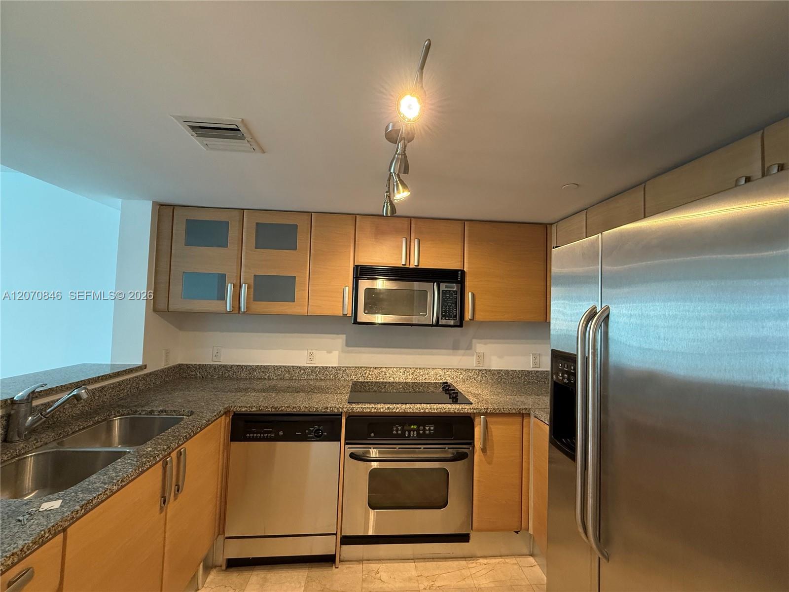 2101 Brickell Ave # 1002