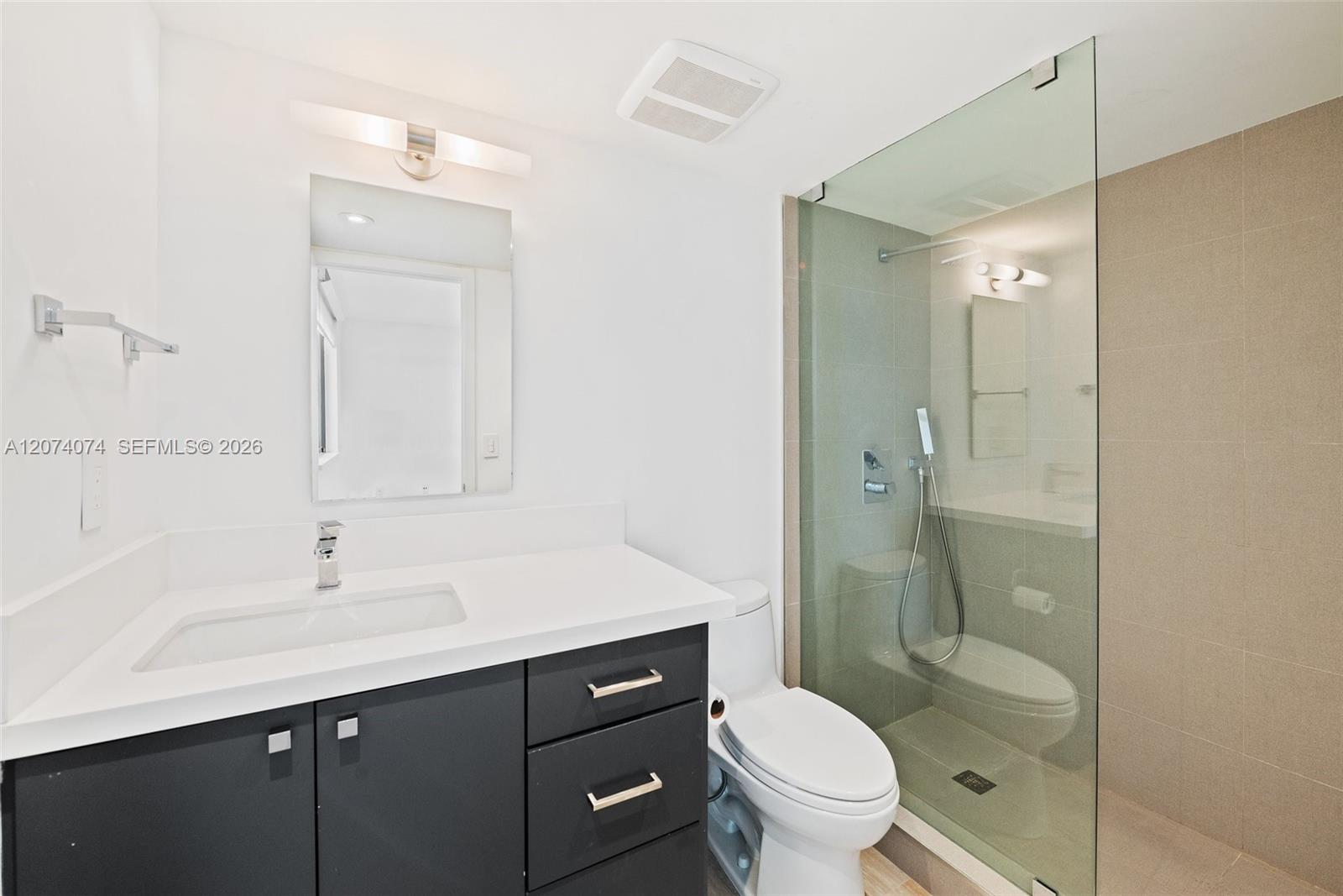 600 Biltmore Way # 1214
