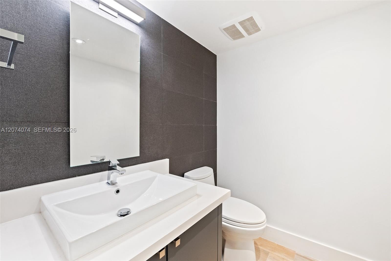 600 Biltmore Way # 1214