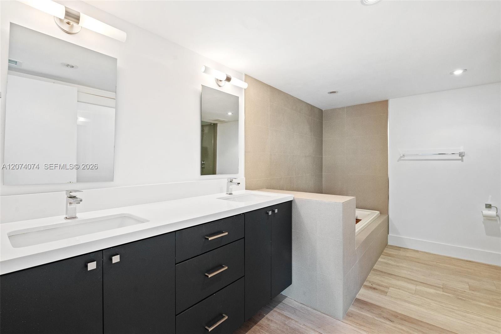 600 Biltmore Way # 1214