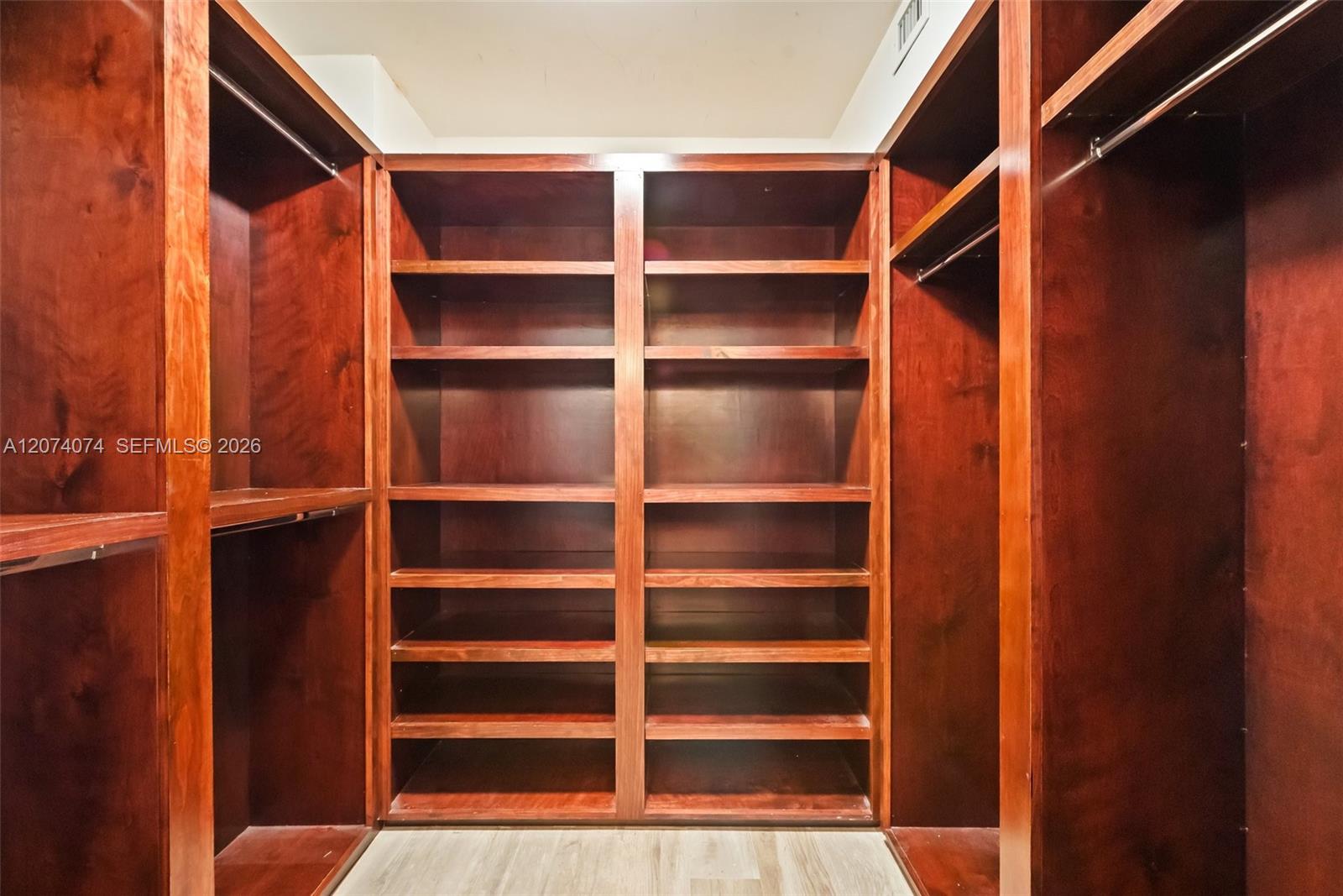 600 Biltmore Way # 1214